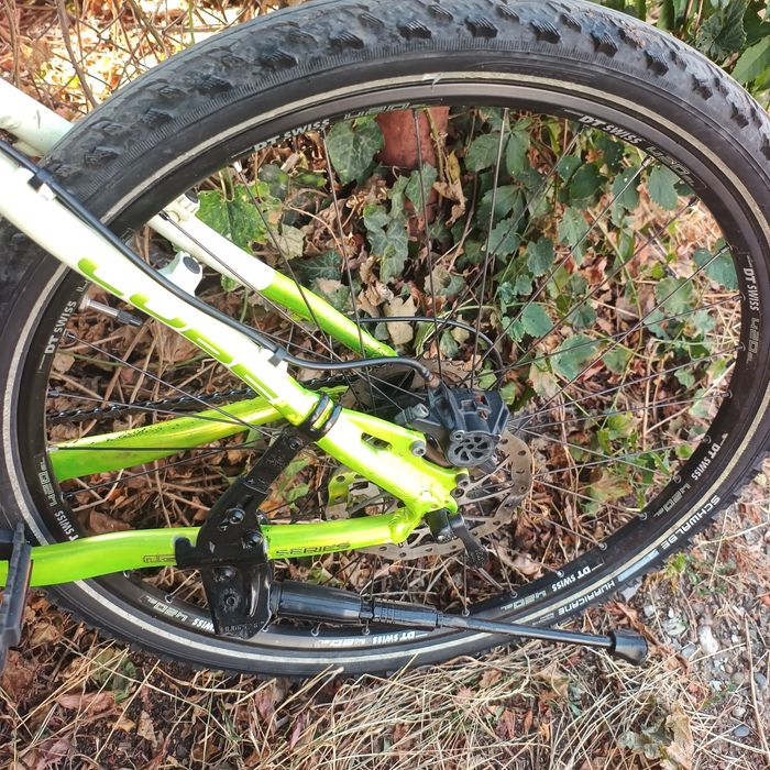 Vând bicicleta cube pro.