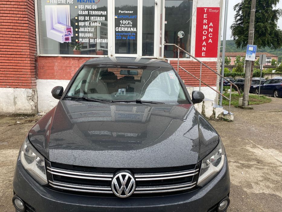 VOLKSWAGEN Tiguan