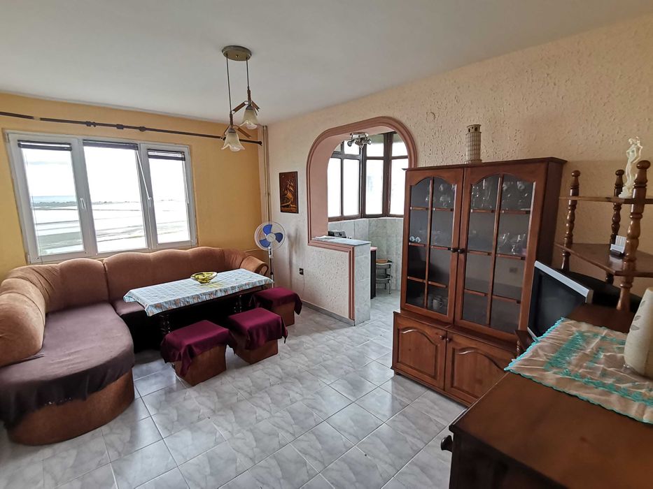 Дава се под наем Двустаен апартамент в Бургас, Зорница - 60 кв.м за 153 € - Снимка #1