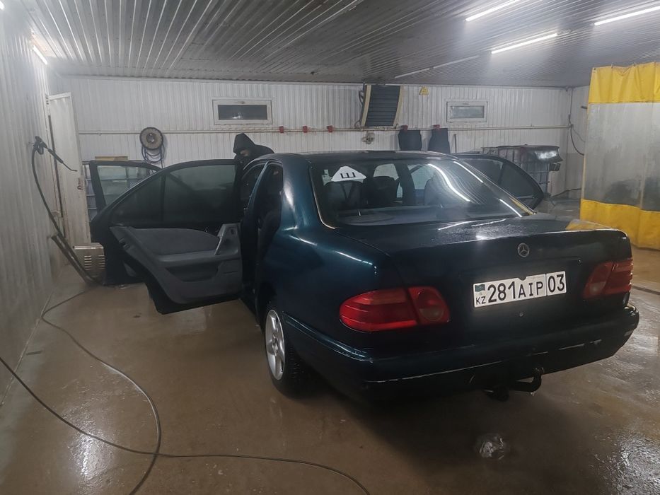 Продам мерседес 210