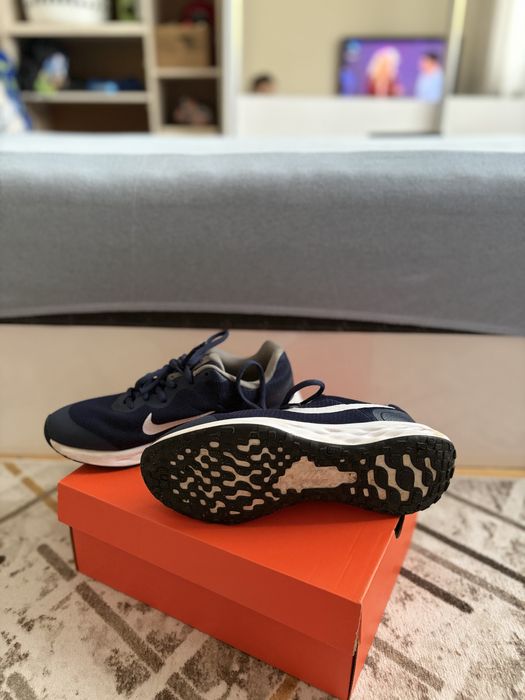 Маратонки на NIKE