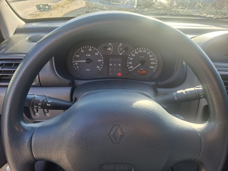 Рено Клио 1.2 бензин 2000г.