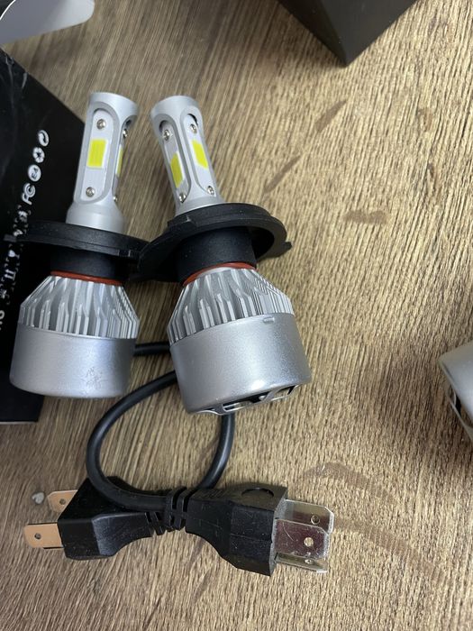 Set becuri led auto H4 H7 H13