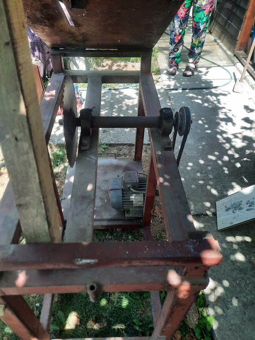 Vând circular cu 3 panze, Preț negociabil !