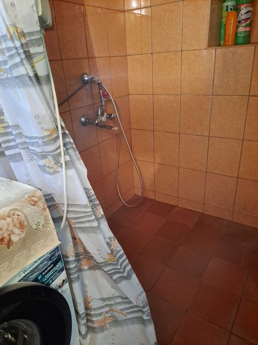 Продавам Двуетажна къща с овощна градина