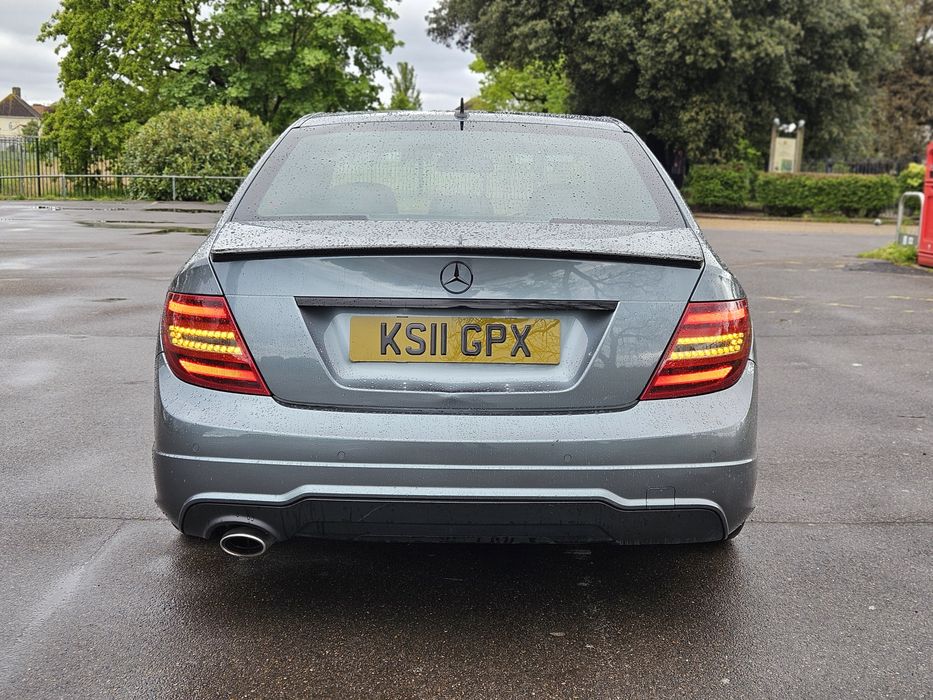 Dezmembrez Mercedes C220 CDI...Motor...Far...Bară...Jante...Triplă...