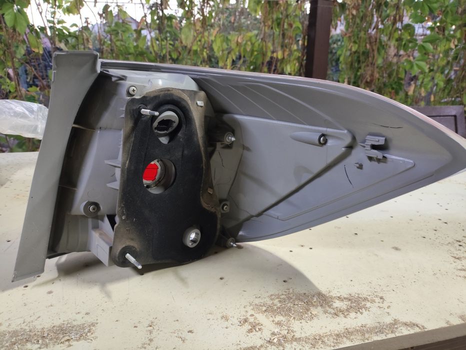 Задний левый  фонарь