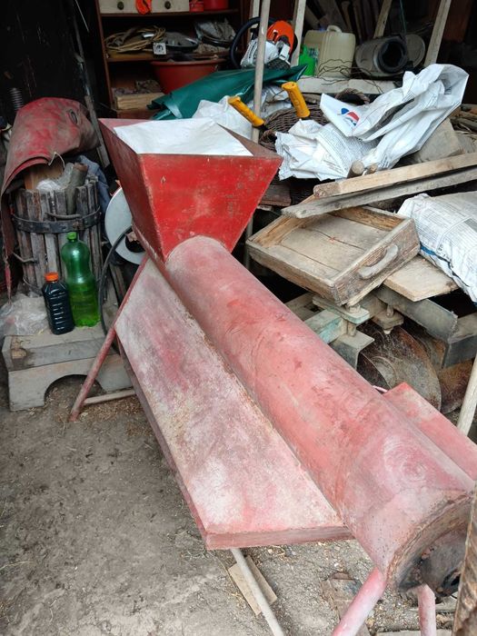 Vand masina de sfarmat malai !  1800 lei detali la nr de tel