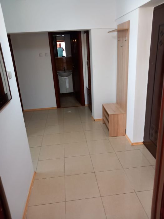 Închiriez apartament ultracentral cu vedere la parc etaj 2