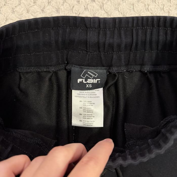 Черен Анцуг на Flair