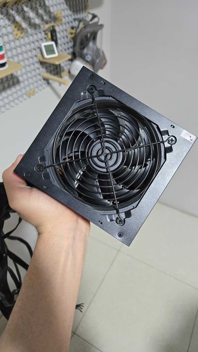 GS-750 80 Plus Bronze PSU - блок питания