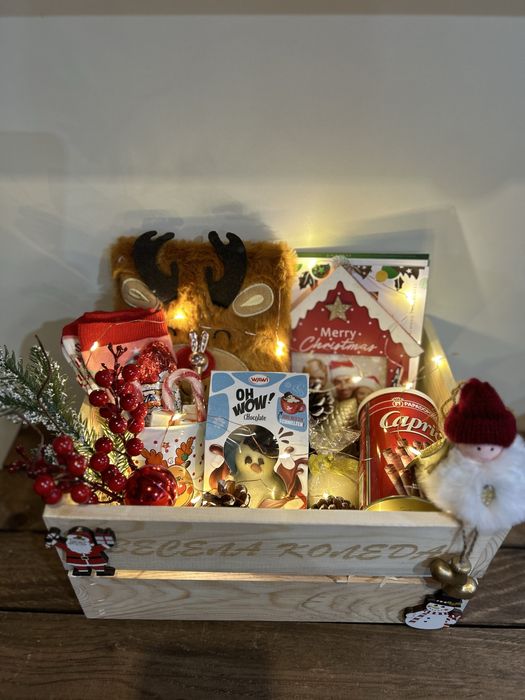 Дървена щайга за корпоративни коледни подаръци