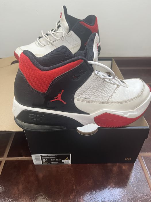 Adidasi Jordon Max Aura 3