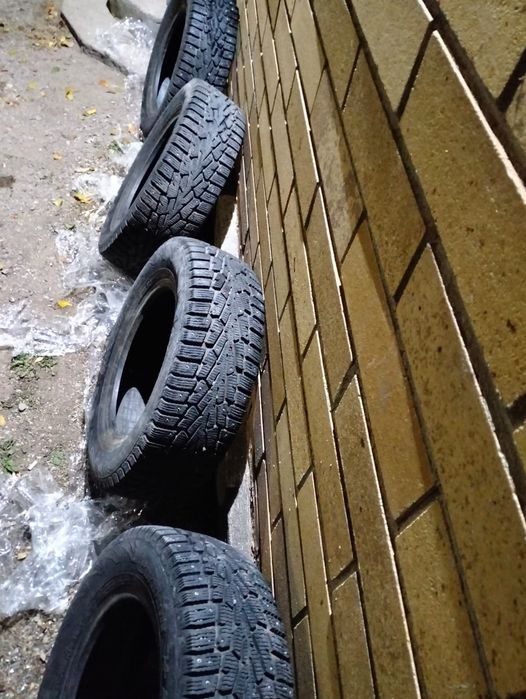 Продам шины шипованные на r16