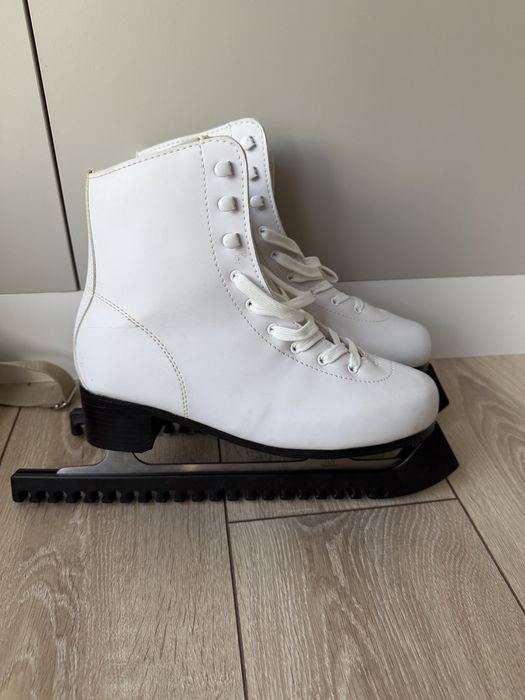 Продам белые коньки