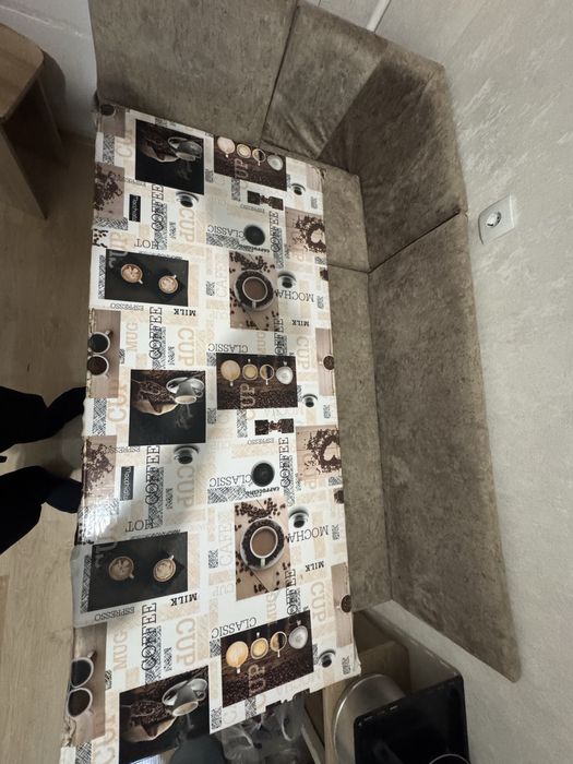 Обеденный зона и стулья