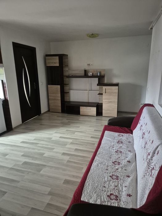 Închiriez apartament