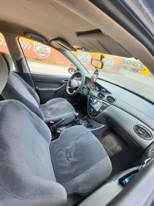 Dezmembrez ford focus 1.6 benzina 2002