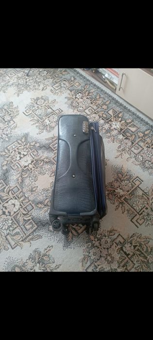Продам   чемодан