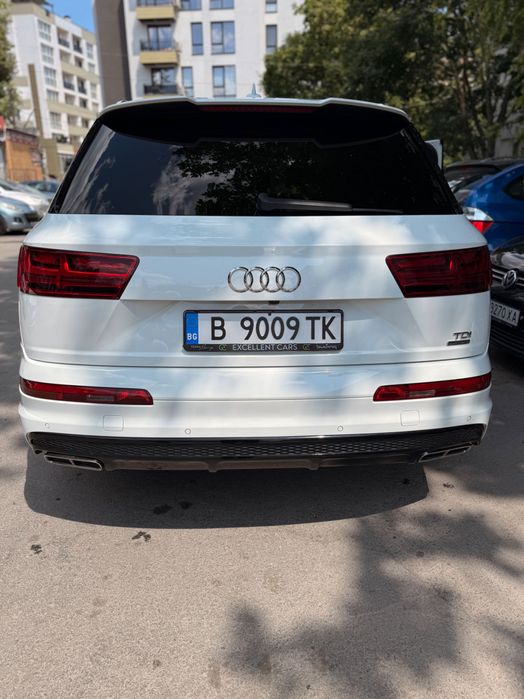 Audi Q7 2016 година