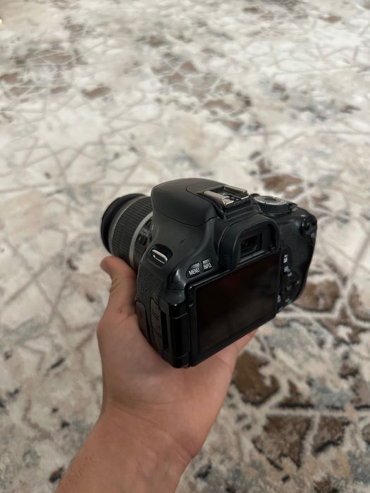 Canon EOS 600D fotoaparat