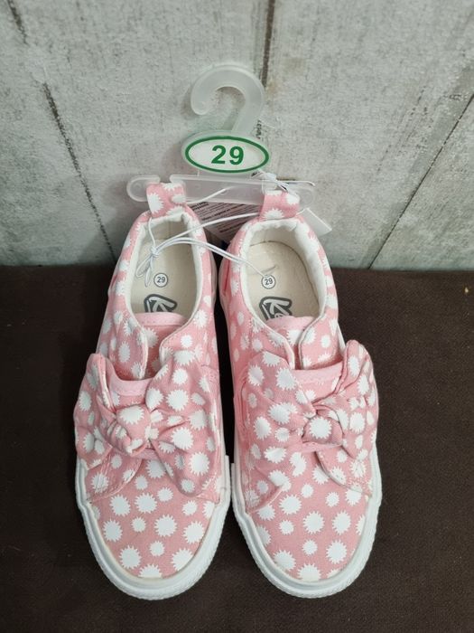 Продам новые туфли, (кеды) на девочку размер 29