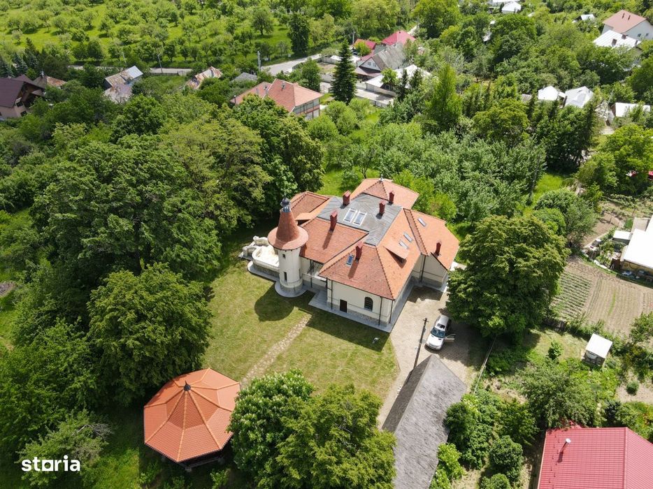Oportunitate rara la Varatec, Neamt – ansamblu privat conac monument