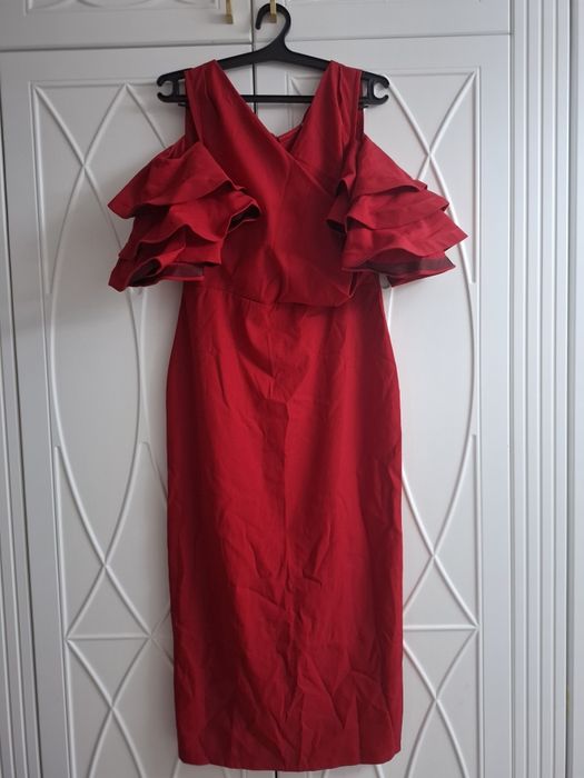 Әдемі қызыл көйлек