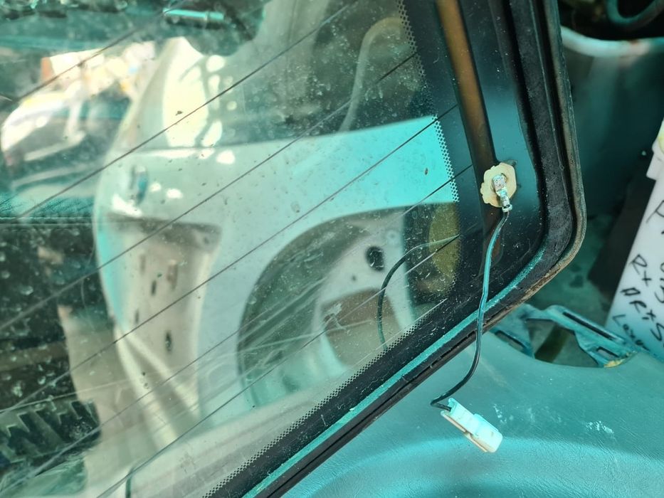 Заднее лобовое стекло Lexus RX300