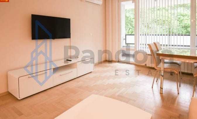 Тристаевн апартамент под наем в кв. Редута