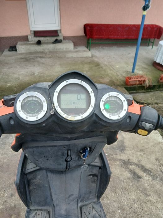 Vând  Scuter Malaguti f12