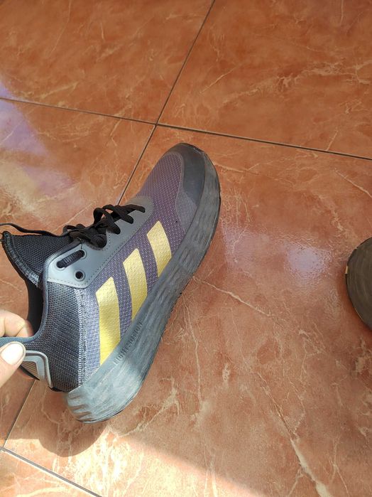 Маратонки адидас