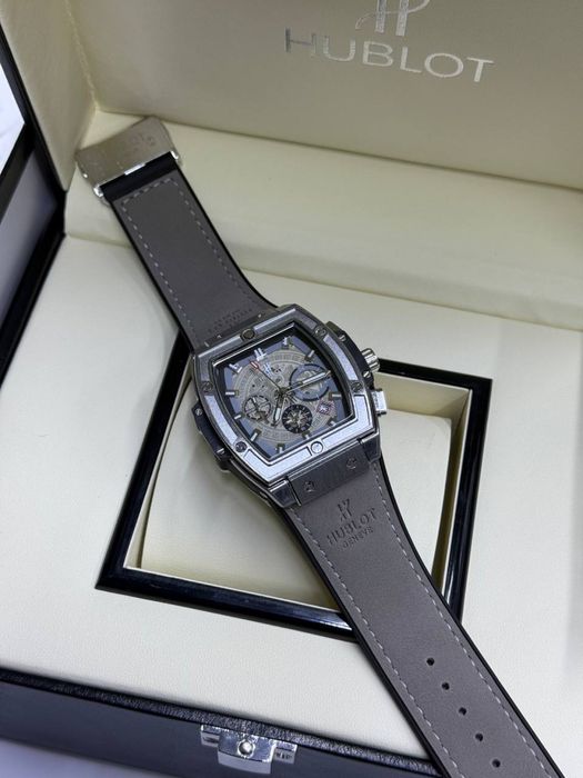Часы Hublot, разные цветы