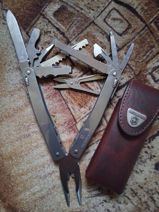 OFERTĂ UNICĂ..Leterman  Victori Inox