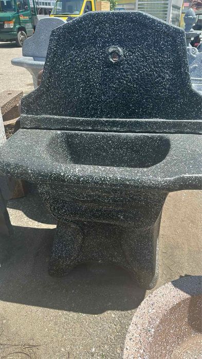 Масивни бетонови мивки за двора и градината