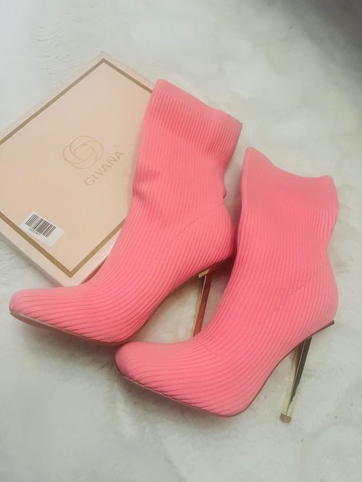 Дамски боти с ток