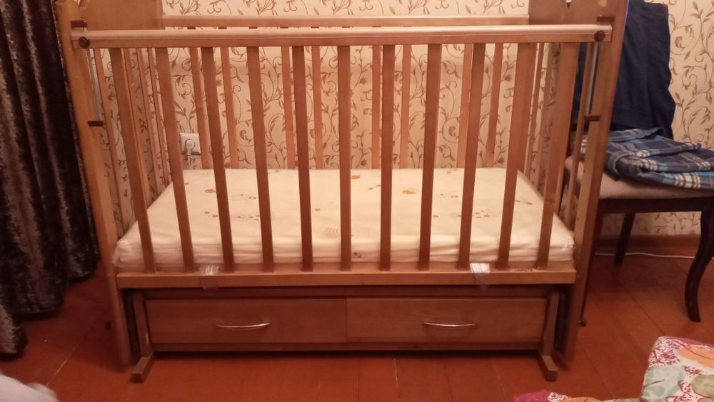 Детская манежка с матрасом.