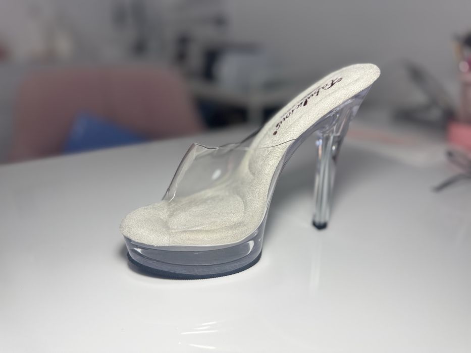 Фетиш обувки (състезателни обувки)