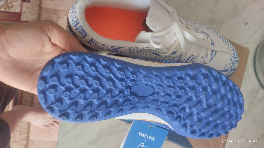 Фирменные сороконожки от VOIT