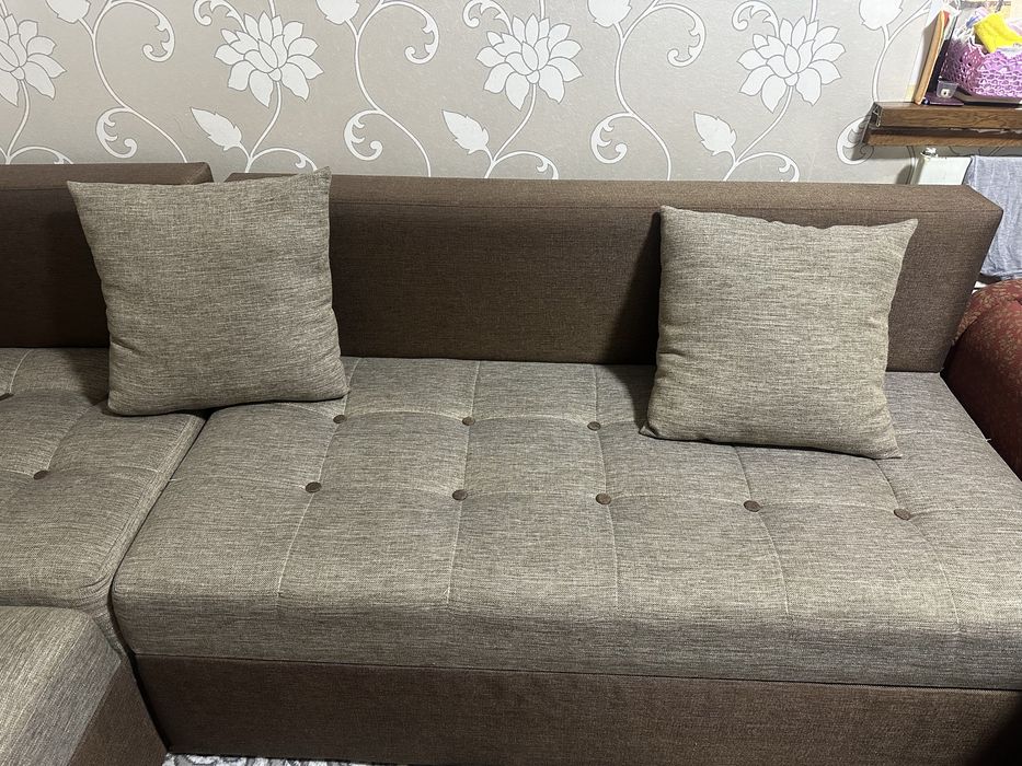 Alo darajadagi yumshoq mebel.