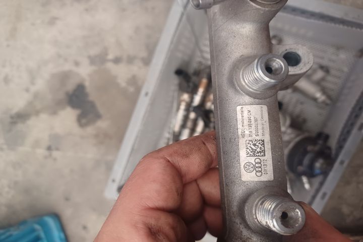Kit injectie (pompa, rampa, injectoare) 3.0 TDI CBUC 0445010683 09864