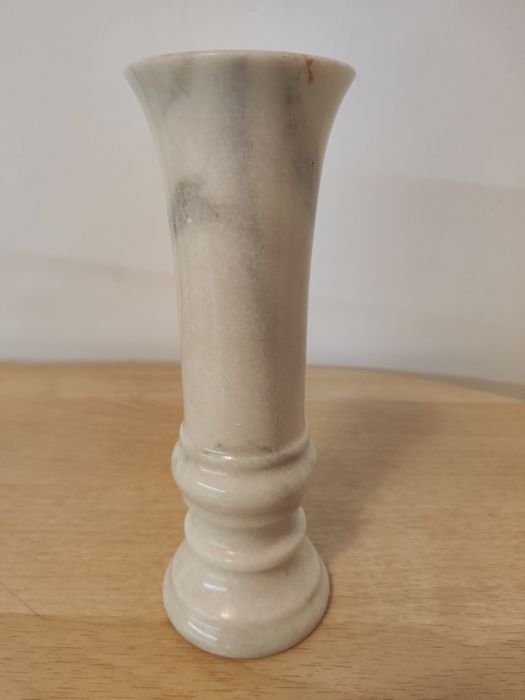 Vază decorativă din marmură naturală – 23 cm, elegantă și rafinată