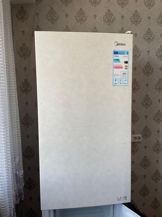 Холодильник  срочно продам