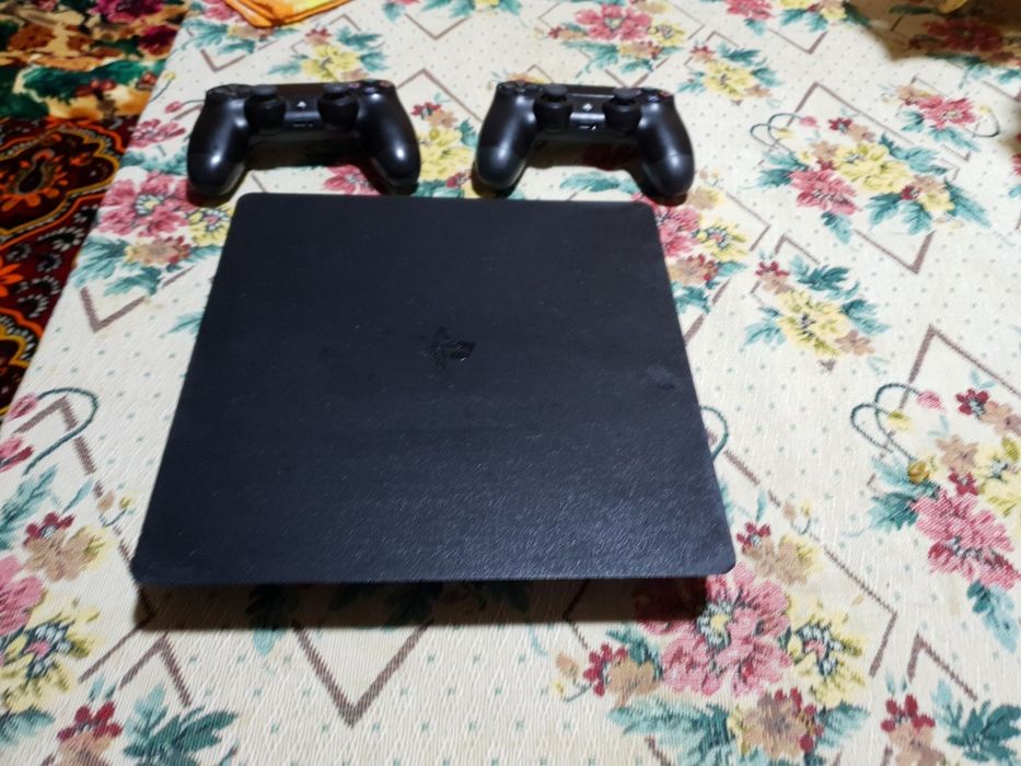 Play station 4 slim  512GB
