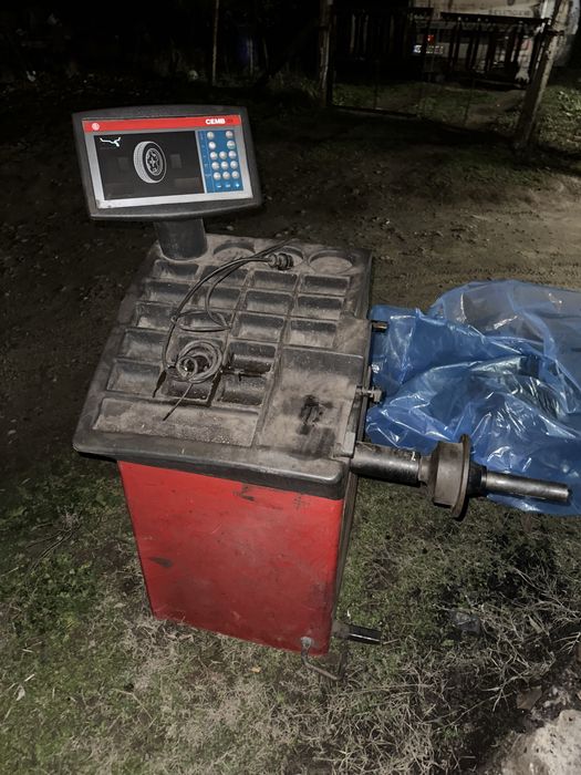 Машина за баланс на гуми CEMB c72