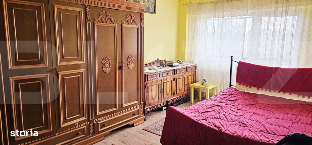 Apartament generos: 97,5 mp, 5 camere, 2 bai mari