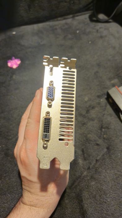 Placi video ddr 5.  2gb si 4 g