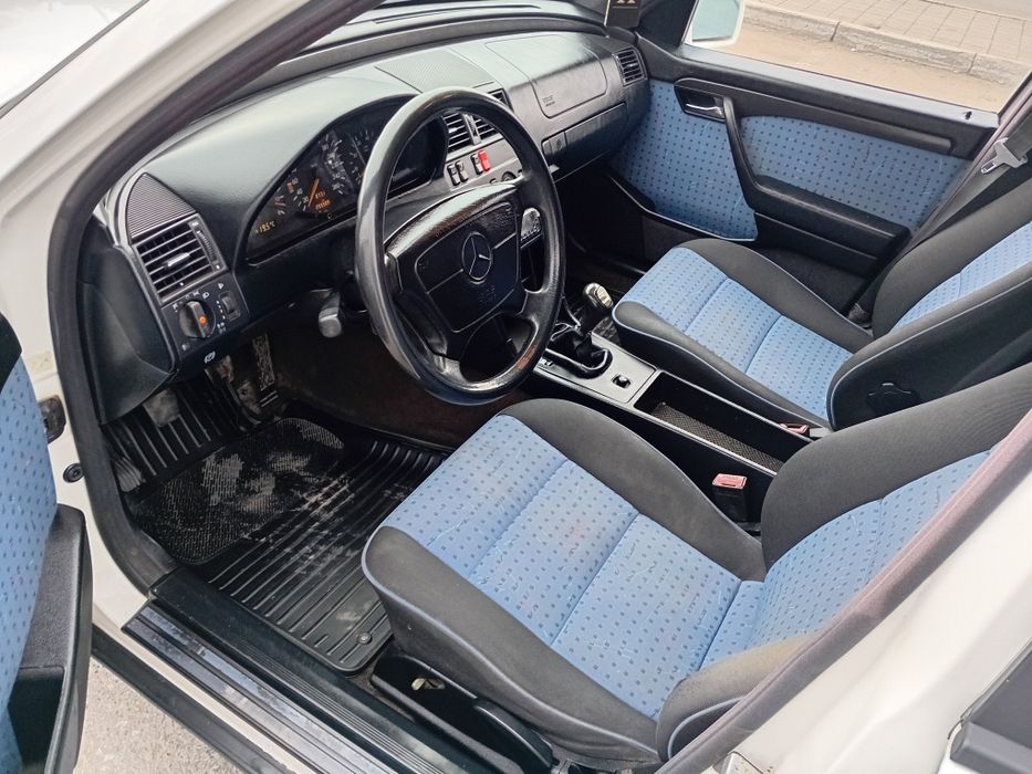 Отличный Мерседес С 180