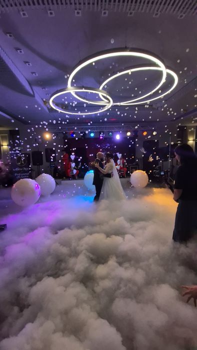 Baloane explozive pentru dansul mirilor