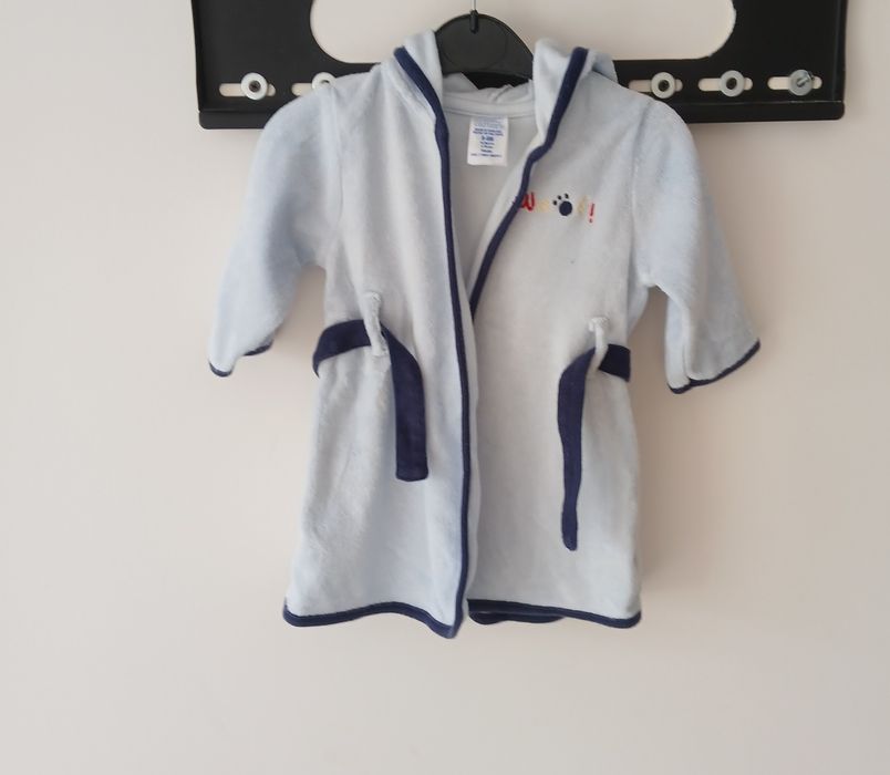 Дрехи и халат 6-9 месеца